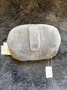Forever 21 Gray Faux Fur Tablet Pouf